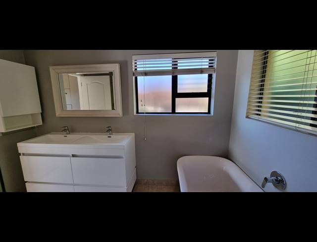 3 BEDROOM APARTMENT FOR SALE IN LA LUCIA